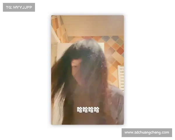 C罗开场卖萌摇头晃脑 NBA式爆扣破门笑死人(gif) C罗开场卖萌摇头晃脑 NBA式爆扣破门笑死人(gif)